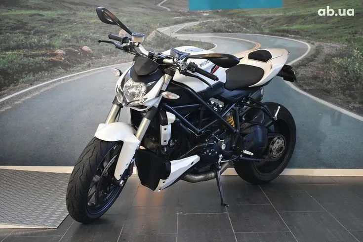 Ducati Streetfighter Image 2